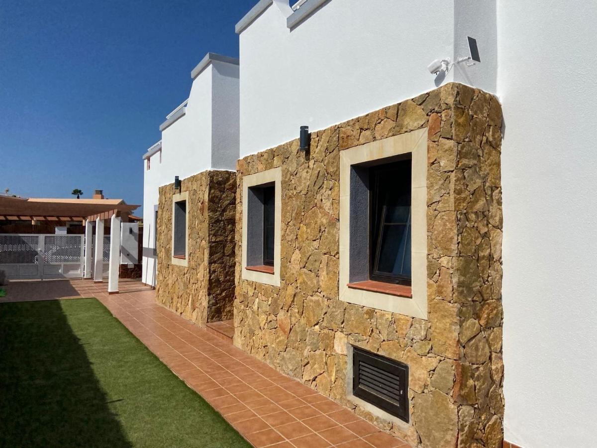 Villa Eva - New To The Market, Fully Refurbished Licensed Villa - Private Pool Caleta De Fuste Exterior photo
